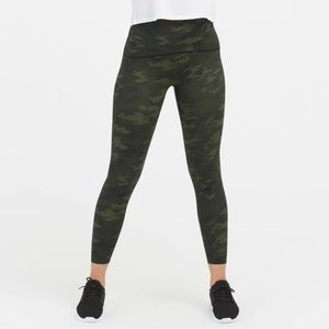 SPANX Booty Boost Active Camo 7/8 Leggings